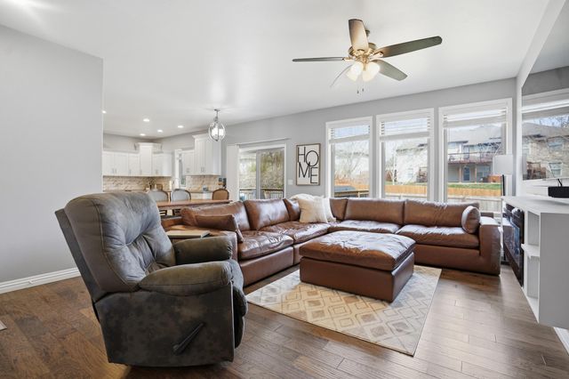 5604 S Honeysuckle Lane, Battlefield, MO 65619