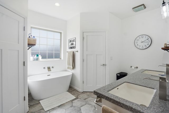 5604 S Honeysuckle Lane, Battlefield, MO 65619