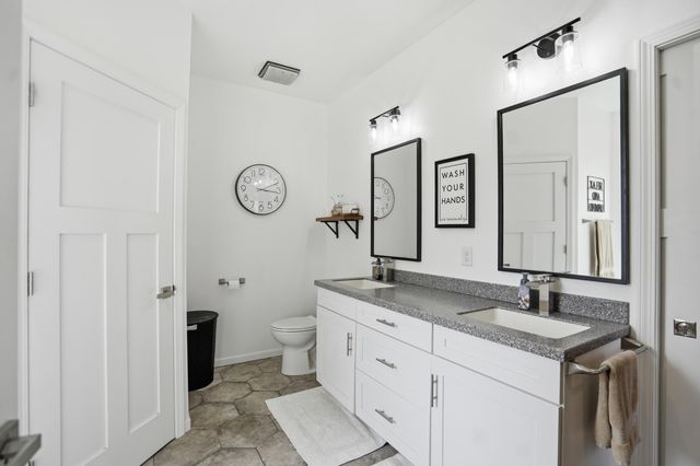 5604 S Honeysuckle Lane, Battlefield, MO 65619