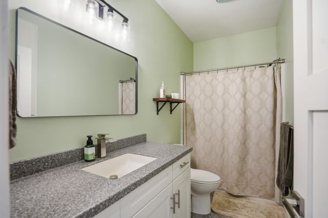 5604 S Honeysuckle Lane, Battlefield, MO 65619