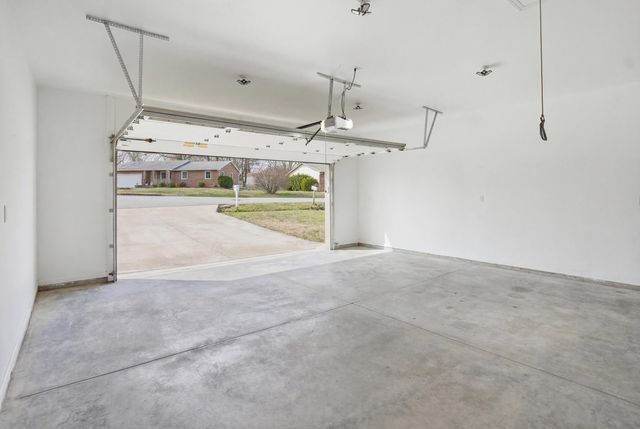 5604 S Honeysuckle Lane, Battlefield, MO 65619