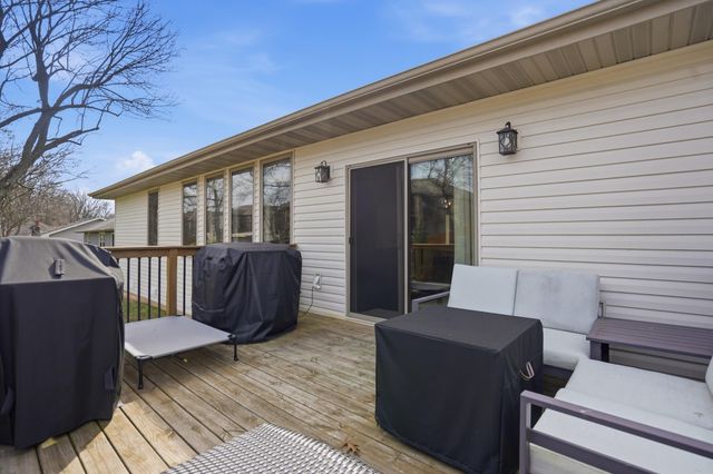 5604 S Honeysuckle Lane, Battlefield, MO 65619