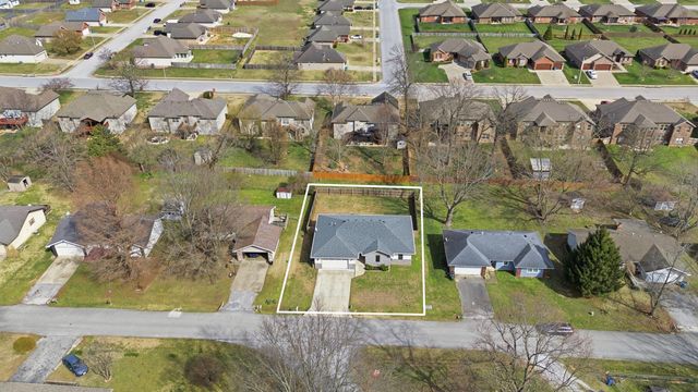 5604 S Honeysuckle Lane, Battlefield, MO 65619