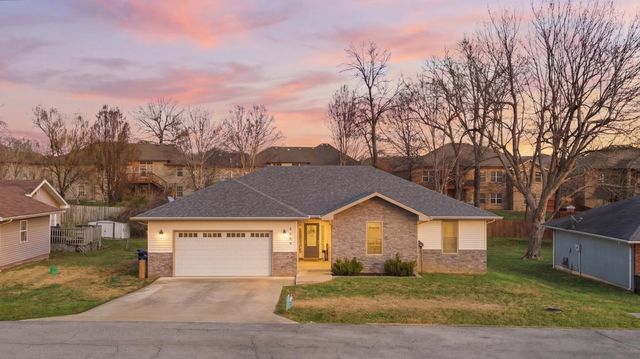 5604 S Honeysuckle Lane, Battlefield, MO 65619