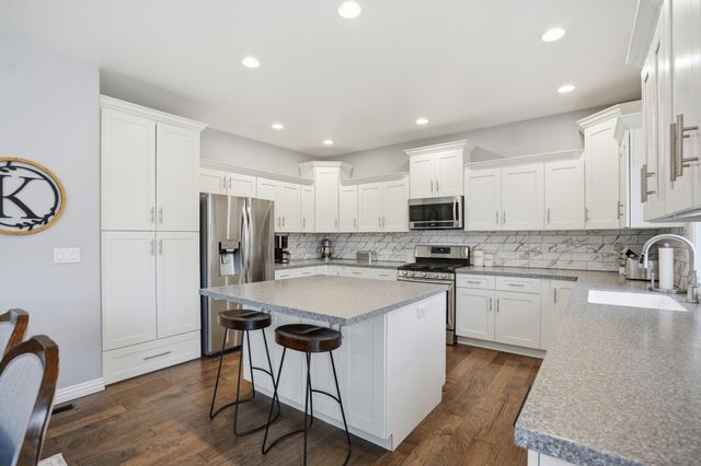 5604 S Honeysuckle Lane, Battlefield, MO 65619