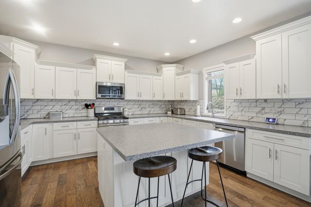 5604 S Honeysuckle Lane, Battlefield, MO 65619