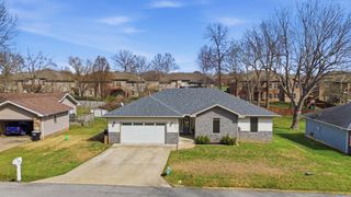 5604 S Honeysuckle Lane, Battlefield, MO 65619