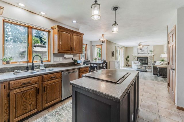51 OVERLAND TRAIL, Oshkosh, WI 54904