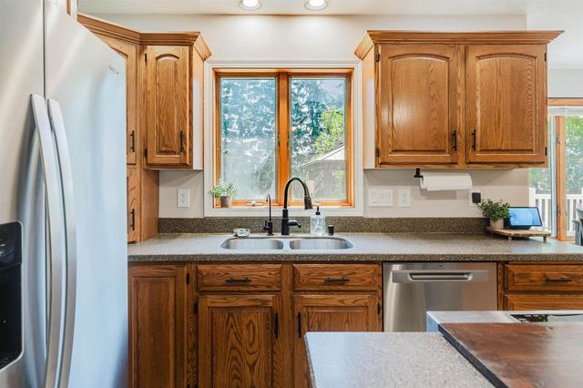 51 OVERLAND TRAIL, Oshkosh, WI 54904