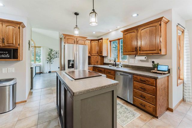 51 OVERLAND TRAIL, Oshkosh, WI 54904