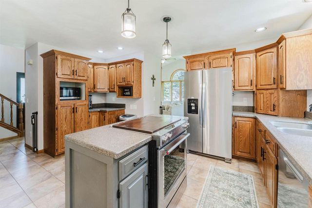 51 OVERLAND TRAIL, Oshkosh, WI 54904