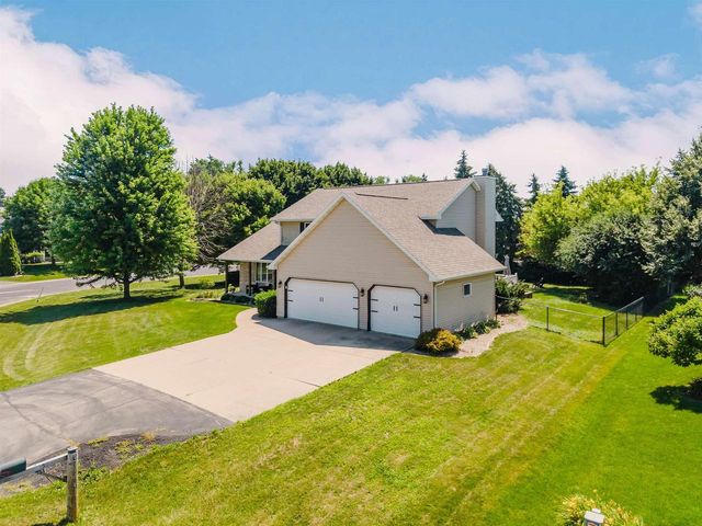 51 OVERLAND TRAIL, Oshkosh, WI 54904
