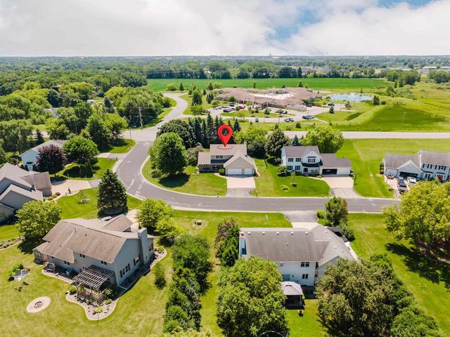 51 OVERLAND TRAIL, Oshkosh, WI 54904