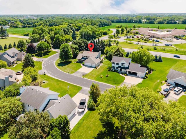 51 OVERLAND TRAIL, Oshkosh, WI 54904
