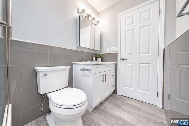 479 Undercliff Avenue, Edgewater, NJ 07020