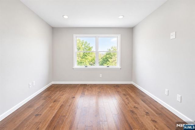 479 Undercliff Avenue, Edgewater, NJ 07020