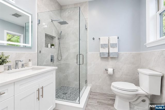 479 Undercliff Avenue, Edgewater, NJ 07020