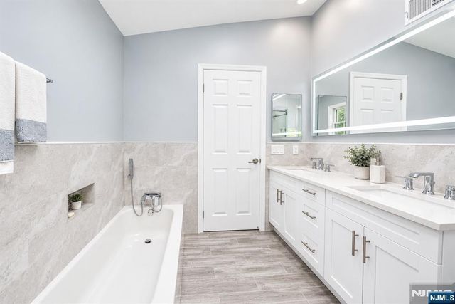 479 Undercliff Avenue, Edgewater, NJ 07020