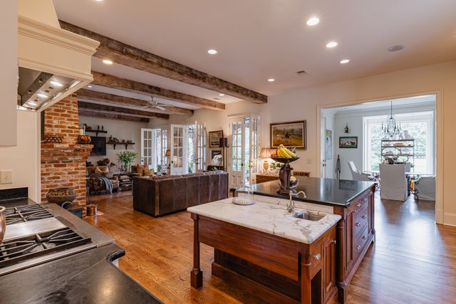 6108 Robin Hill Rd, Nashville, TN 37205