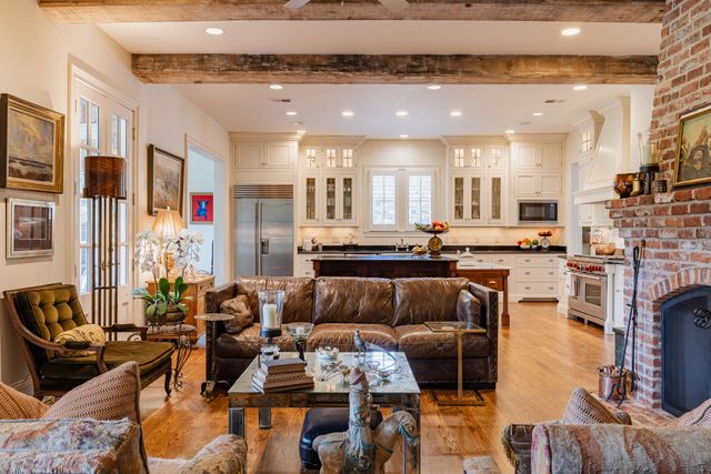 6108 Robin Hill Rd, Nashville, TN 37205