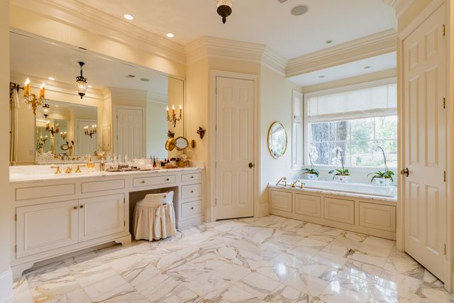 6108 Robin Hill Rd, Nashville, TN 37205