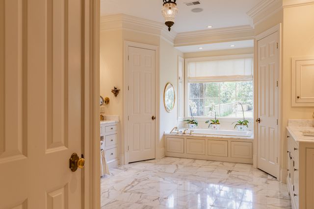 6108 Robin Hill Rd, Nashville, TN 37205