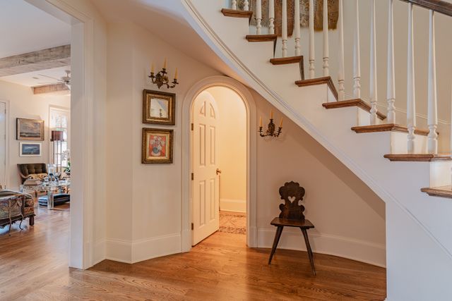 6108 Robin Hill Rd, Nashville, TN 37205