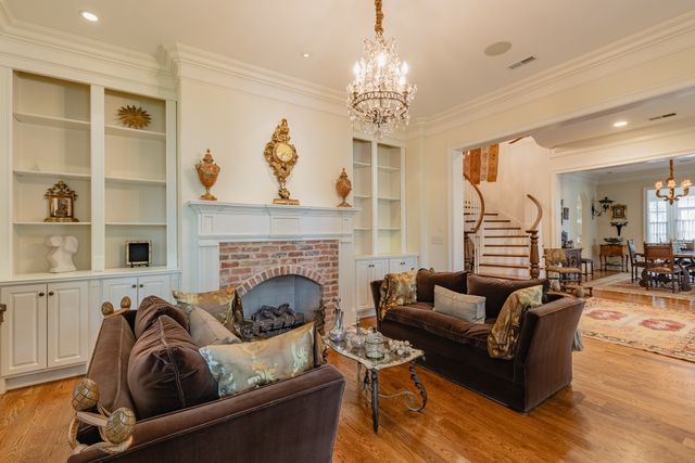 6108 Robin Hill Rd, Nashville, TN 37205