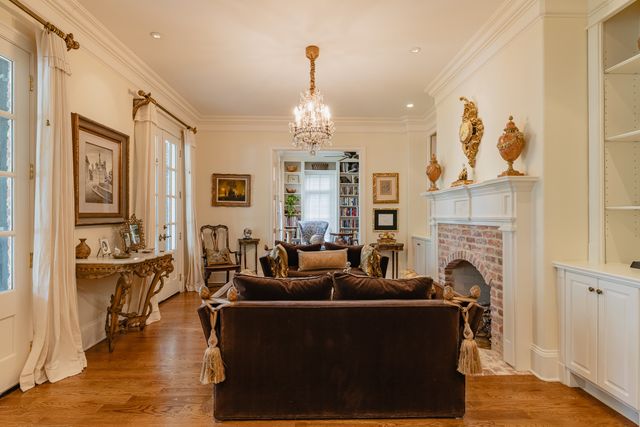 6108 Robin Hill Rd, Nashville, TN 37205