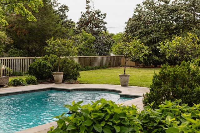 6108 Robin Hill Rd, Nashville, TN 37205