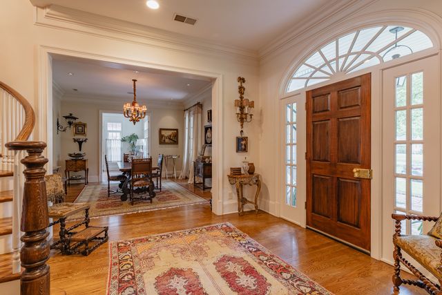 6108 Robin Hill Rd, Nashville, TN 37205