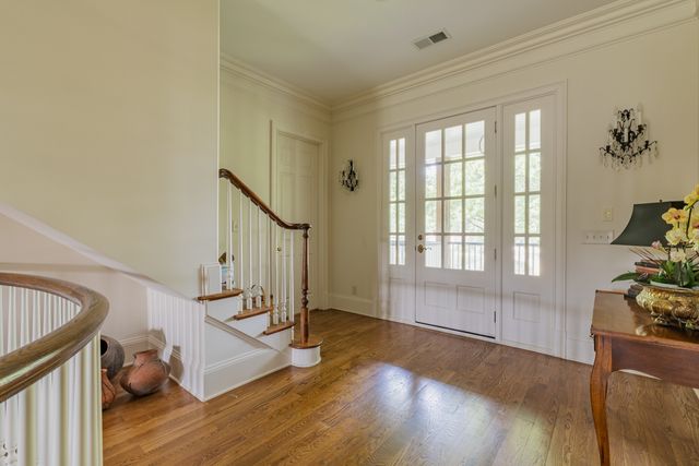 6108 Robin Hill Rd, Nashville, TN 37205