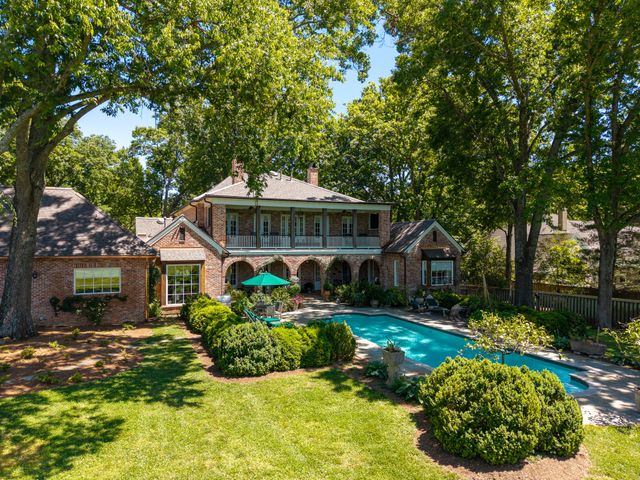 6108 Robin Hill Rd, Nashville, TN 37205