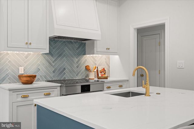 1004 VIRGINIA AVE, Alexandria, VA 22302