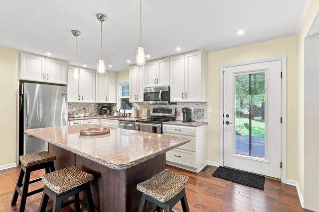 5079 Coachman Road, Bettendorf, IA 52722