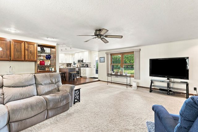 5079 Coachman Road, Bettendorf, IA 52722