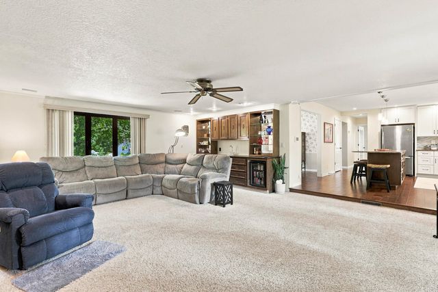 5079 Coachman Road, Bettendorf, IA 52722