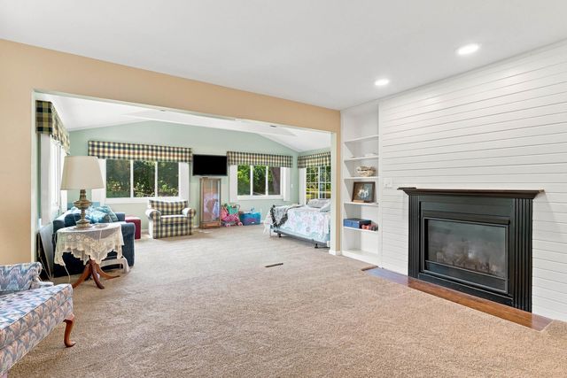 5079 Coachman Road, Bettendorf, IA 52722