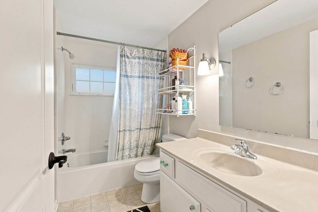 5079 Coachman Road, Bettendorf, IA 52722