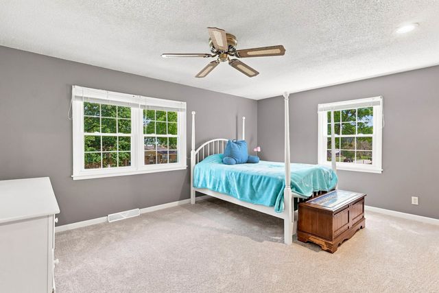 5079 Coachman Road, Bettendorf, IA 52722