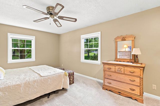 5079 Coachman Road, Bettendorf, IA 52722