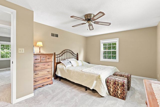 5079 Coachman Road, Bettendorf, IA 52722