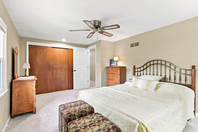 5079 Coachman Road, Bettendorf, IA 52722