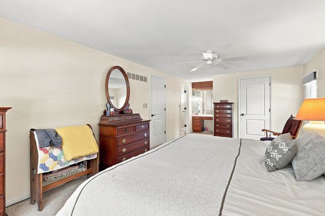 5079 Coachman Road, Bettendorf, IA 52722