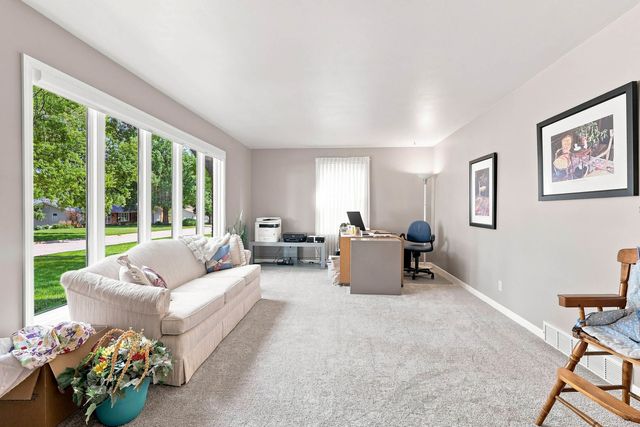 5079 Coachman Road, Bettendorf, IA 52722