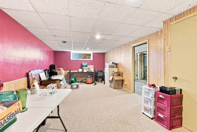 5079 Coachman Road, Bettendorf, IA 52722
