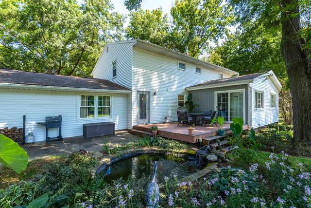 5079 Coachman Road, Bettendorf, IA 52722