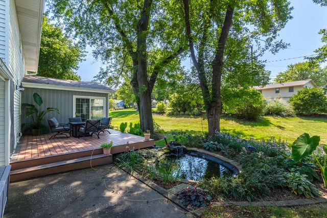 5079 Coachman Road, Bettendorf, IA 52722