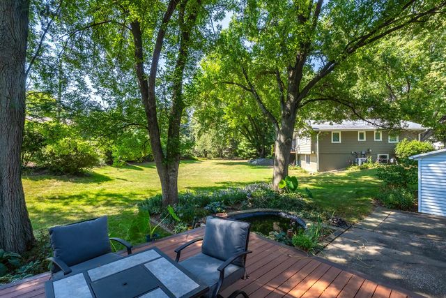 5079 Coachman Road, Bettendorf, IA 52722