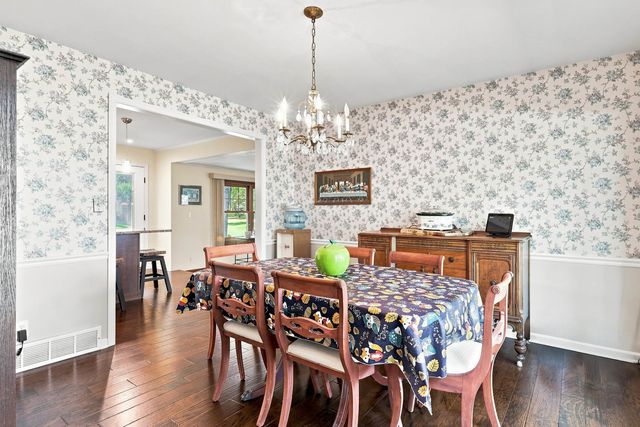 5079 Coachman Road, Bettendorf, IA 52722